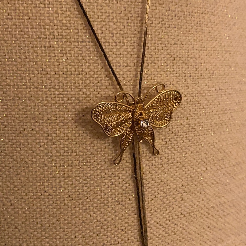 Gold butterfly necklace💛